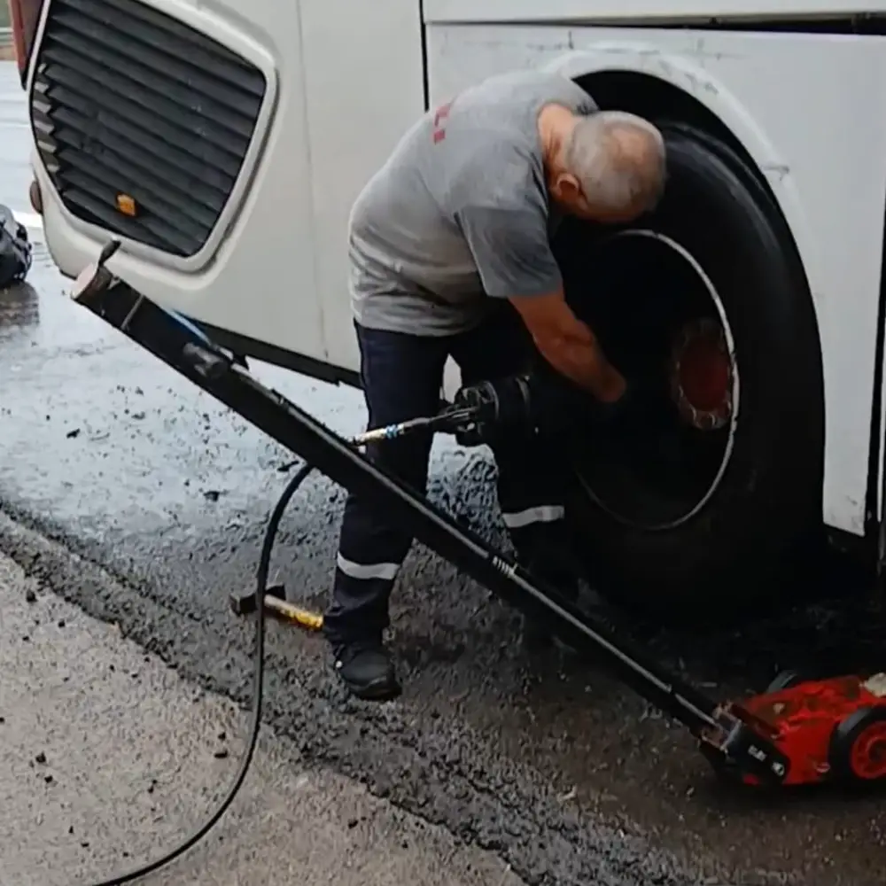 Mobil Lastikçi Nedir? Gölcük’te Yolda Kalan Sürücülere Hızlı Çözüm